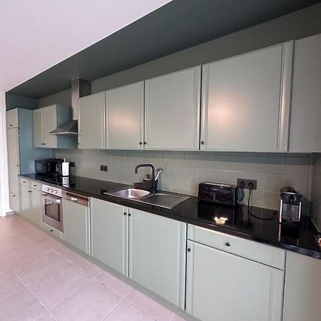 Mons - Superbe Appartement 2Ch - Parking Gratuit Buitenkant foto